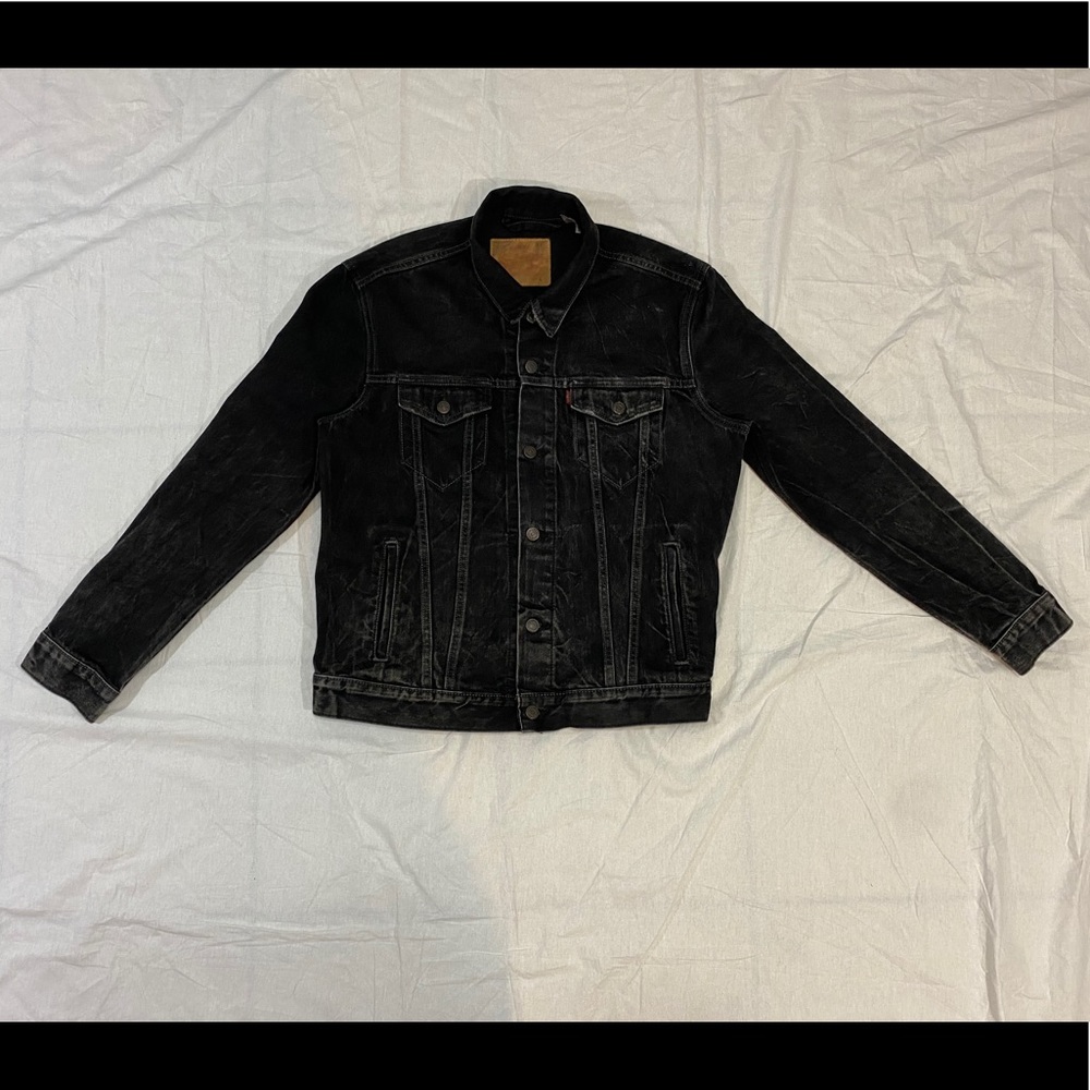 Black Levi’s denim Jacket